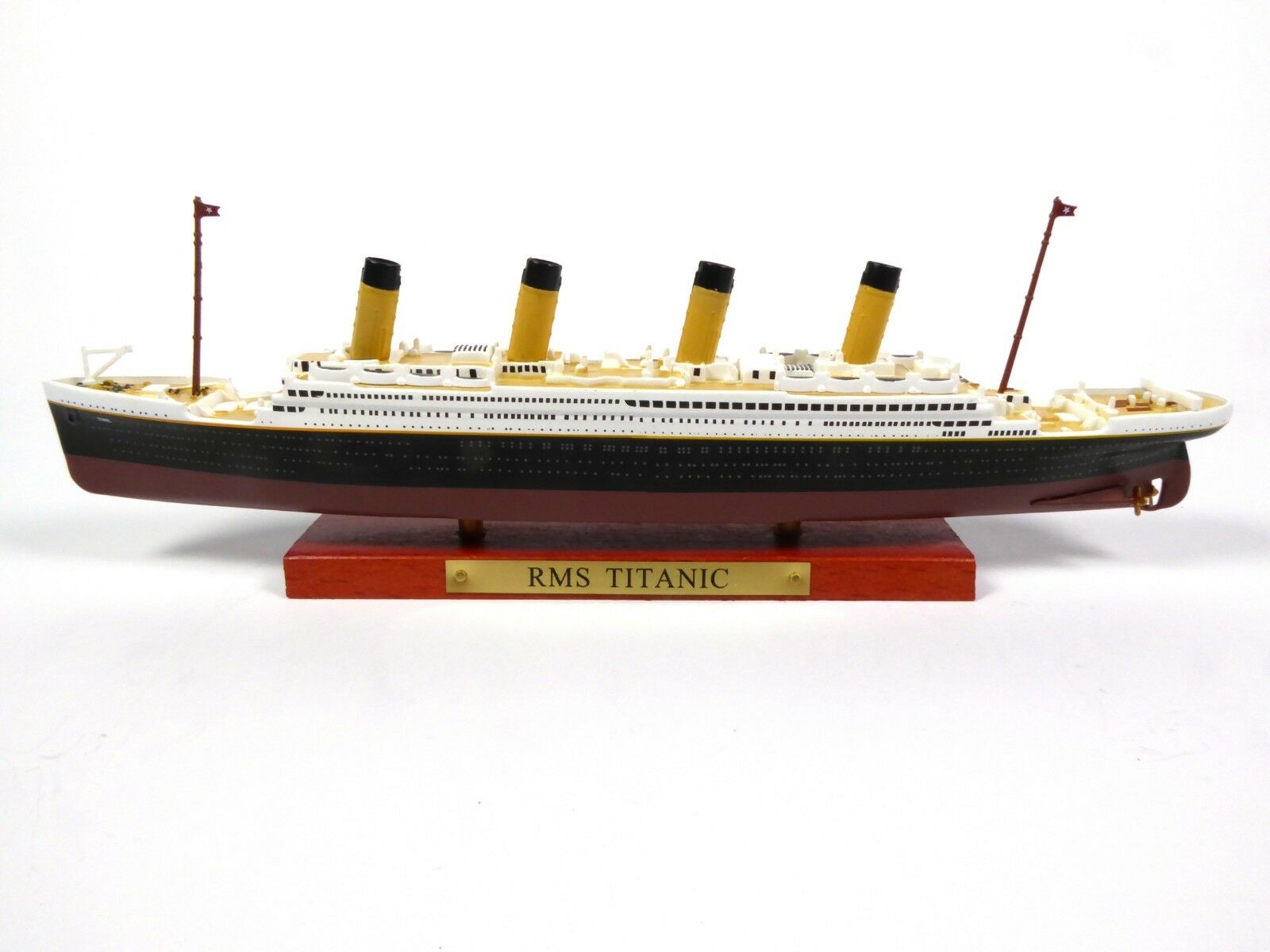 Atlas  R.M.S TITANIC Cruise Ship Model Collectiable 1:1250  Diecast Boat Toys