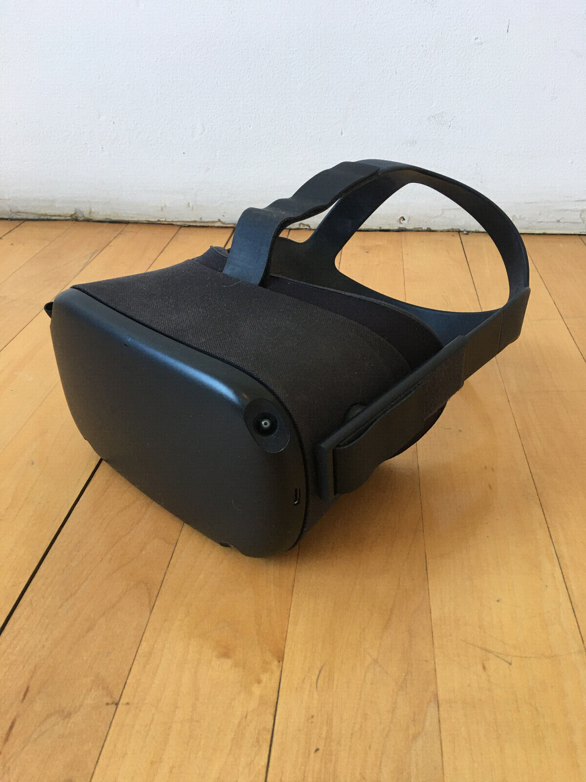 Oculus Quest 1 64GB VR Headset Only (w case, charger & cable) - NO Controllers